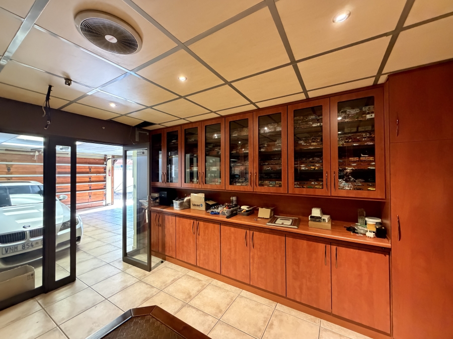 4 Bedroom Property for Sale in Linmeyer Gauteng