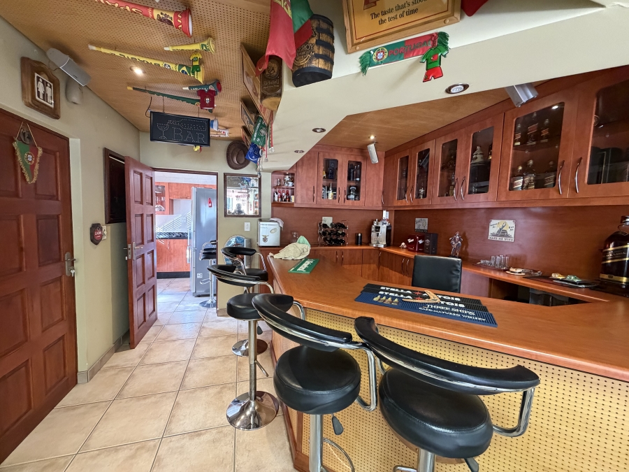 4 Bedroom Property for Sale in Linmeyer Gauteng