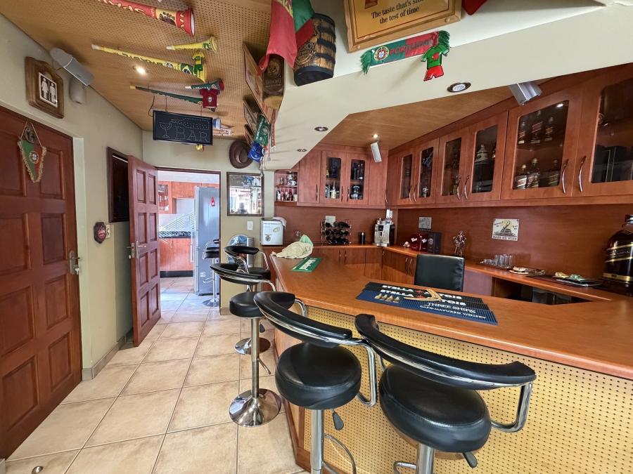 4 Bedroom Property for Sale in Linmeyer Gauteng
