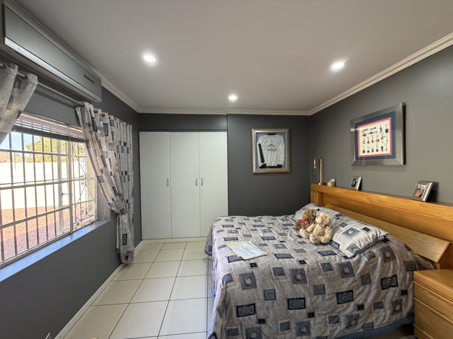 4 Bedroom Property for Sale in Linmeyer Gauteng
