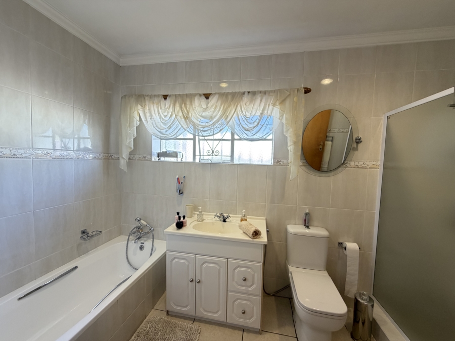 4 Bedroom Property for Sale in Linmeyer Gauteng