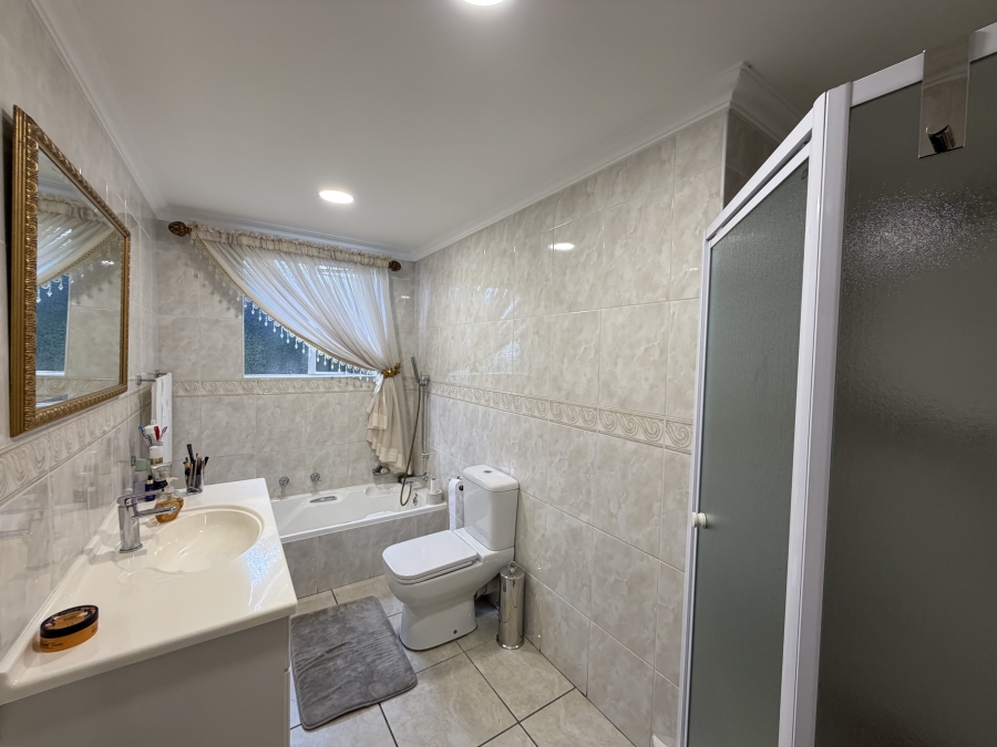 4 Bedroom Property for Sale in Linmeyer Gauteng