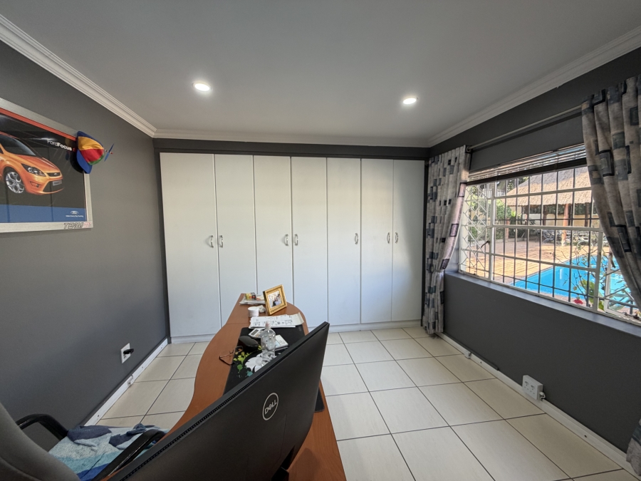 4 Bedroom Property for Sale in Linmeyer Gauteng