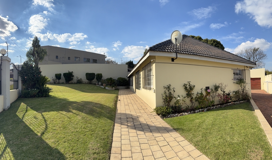 4 Bedroom Property for Sale in Linmeyer Gauteng