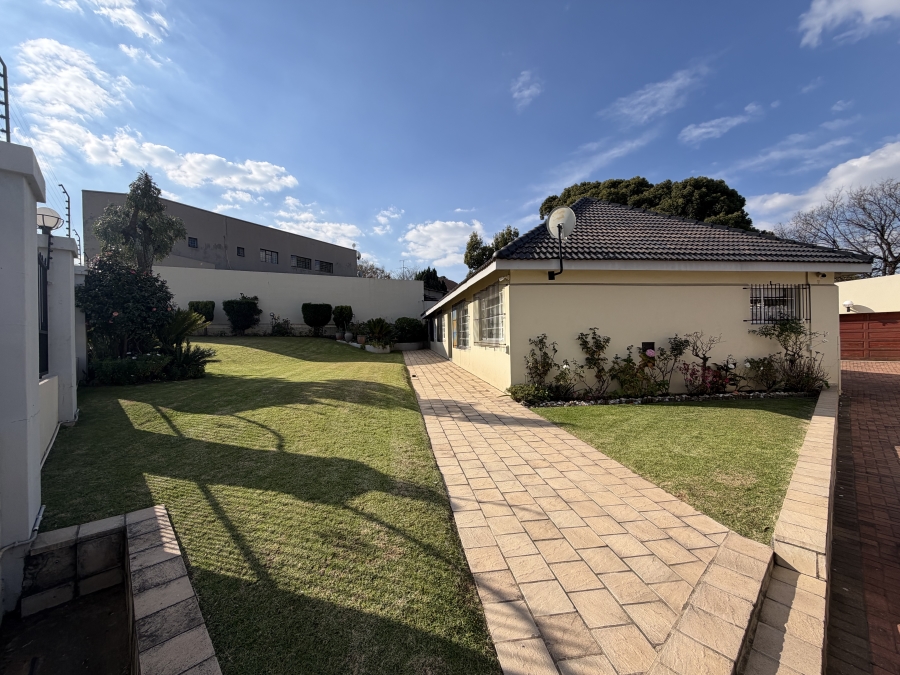 4 Bedroom Property for Sale in Linmeyer Gauteng