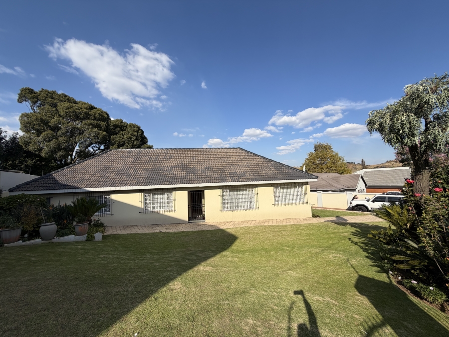 4 Bedroom Property for Sale in Linmeyer Gauteng