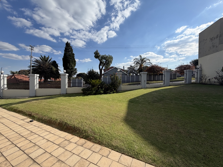 4 Bedroom Property for Sale in Linmeyer Gauteng