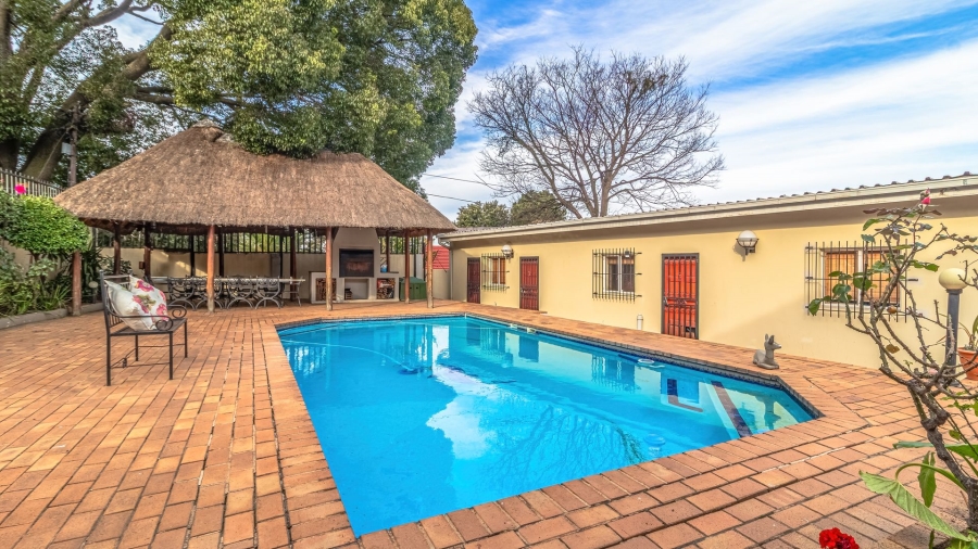 4 Bedroom Property for Sale in Linmeyer Gauteng