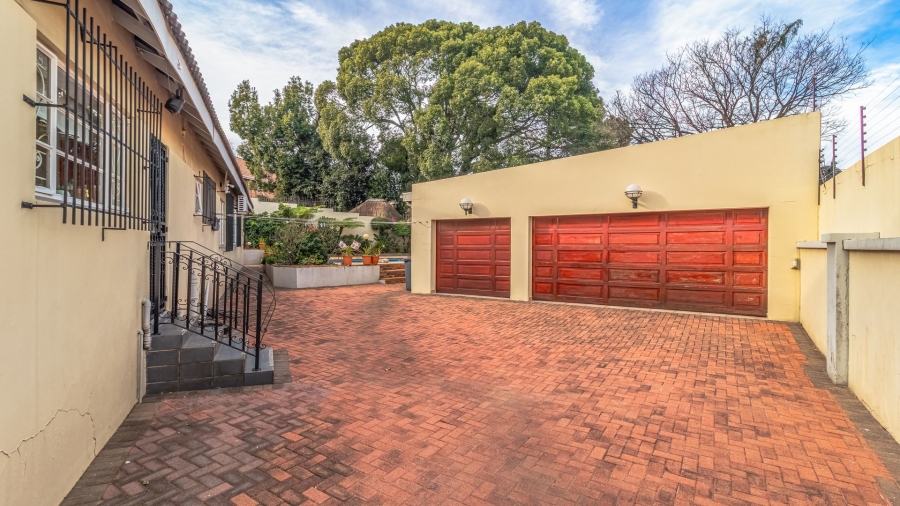 4 Bedroom Property for Sale in Linmeyer Gauteng