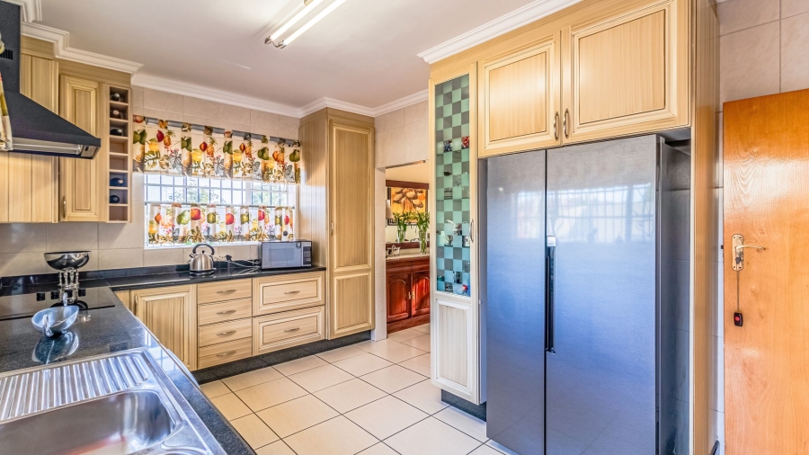 4 Bedroom Property for Sale in Linmeyer Gauteng