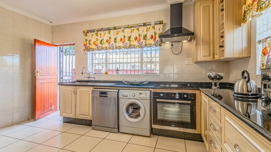 4 Bedroom Property for Sale in Linmeyer Gauteng