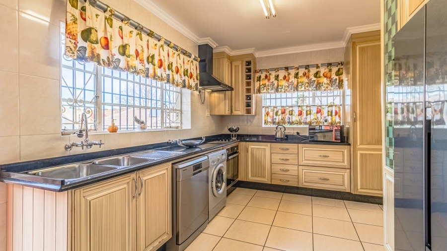 4 Bedroom Property for Sale in Linmeyer Gauteng