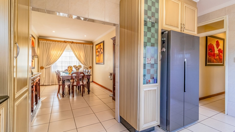 4 Bedroom Property for Sale in Linmeyer Gauteng