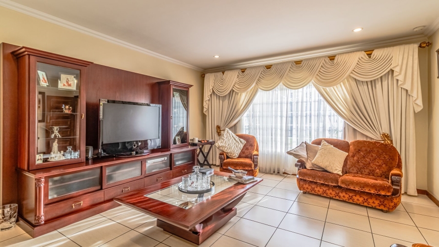 4 Bedroom Property for Sale in Linmeyer Gauteng