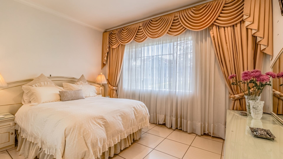4 Bedroom Property for Sale in Linmeyer Gauteng