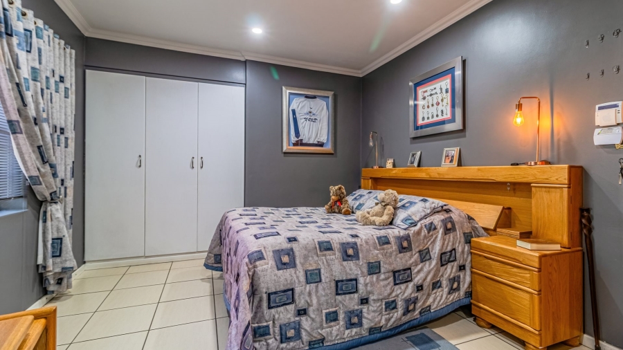 4 Bedroom Property for Sale in Linmeyer Gauteng