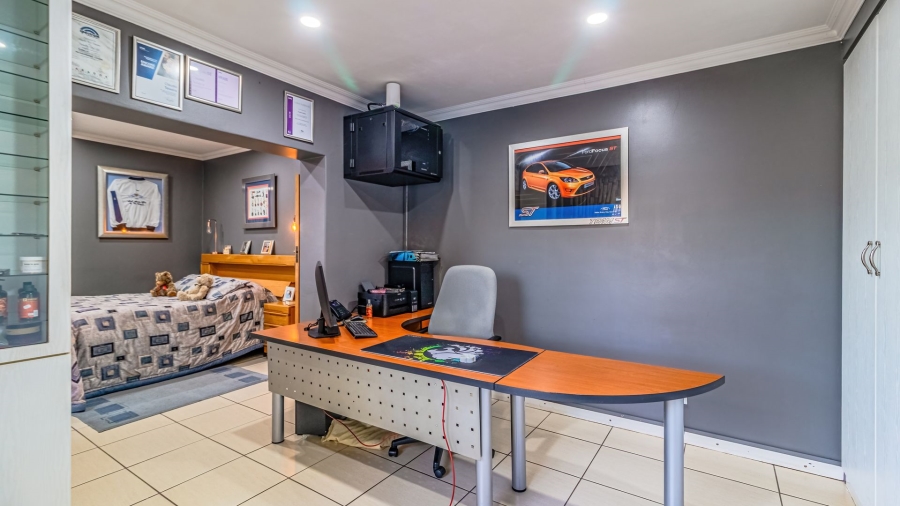 4 Bedroom Property for Sale in Linmeyer Gauteng