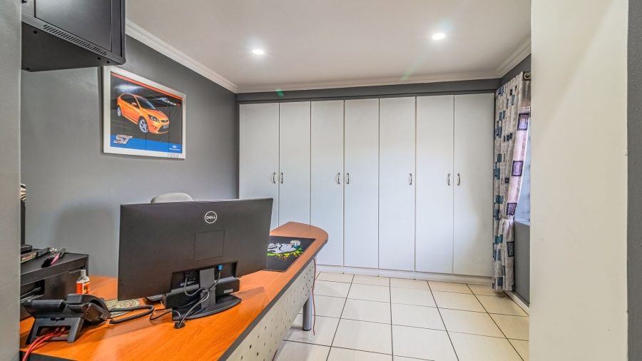 4 Bedroom Property for Sale in Linmeyer Gauteng