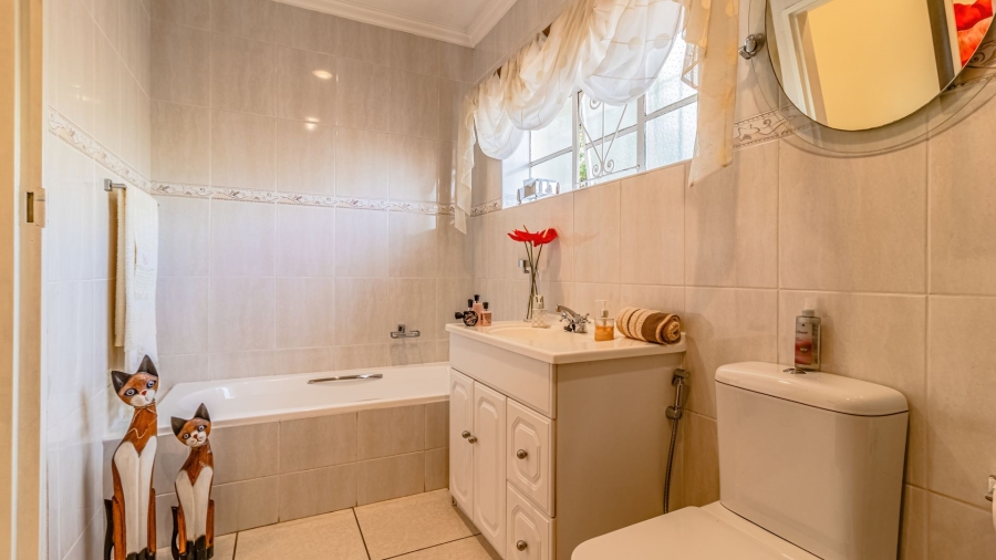 4 Bedroom Property for Sale in Linmeyer Gauteng