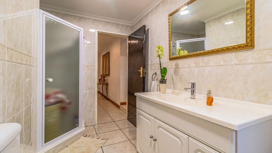 4 Bedroom Property for Sale in Linmeyer Gauteng