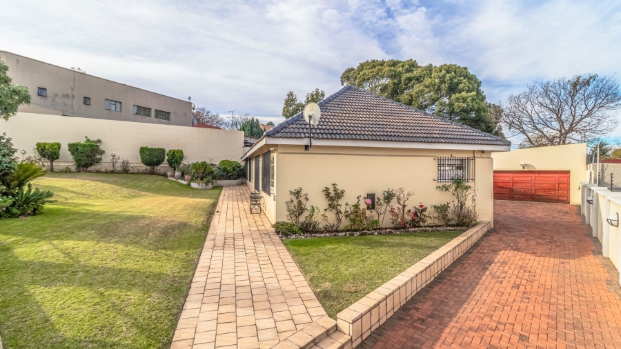 4 Bedroom Property for Sale in Linmeyer Gauteng