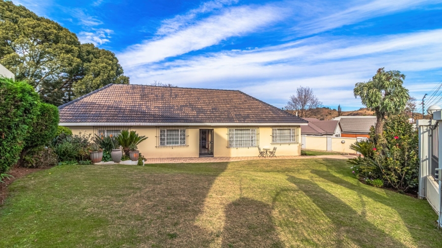 4 Bedroom Property for Sale in Linmeyer Gauteng