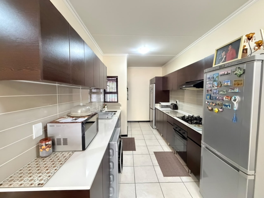 3 Bedroom Property for Sale in Oakdene Gauteng