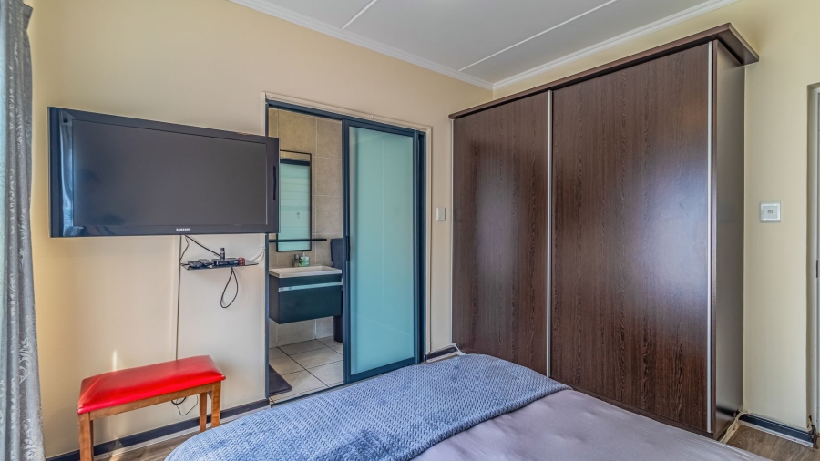 3 Bedroom Property for Sale in Oakdene Gauteng