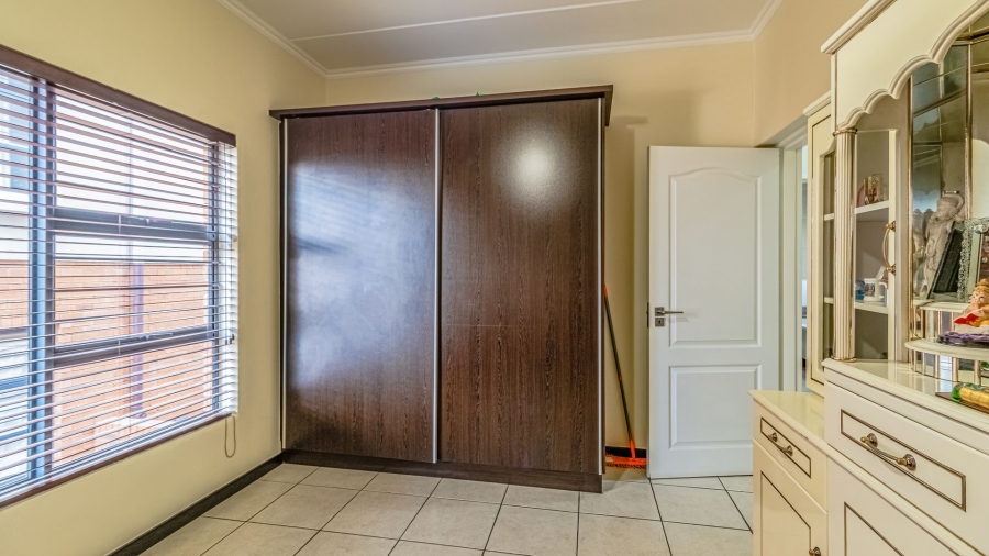 3 Bedroom Property for Sale in Oakdene Gauteng