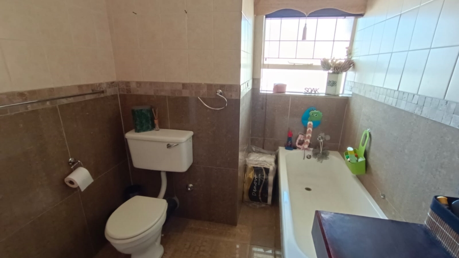 2 Bedroom Property for Sale in Greenhills Gauteng