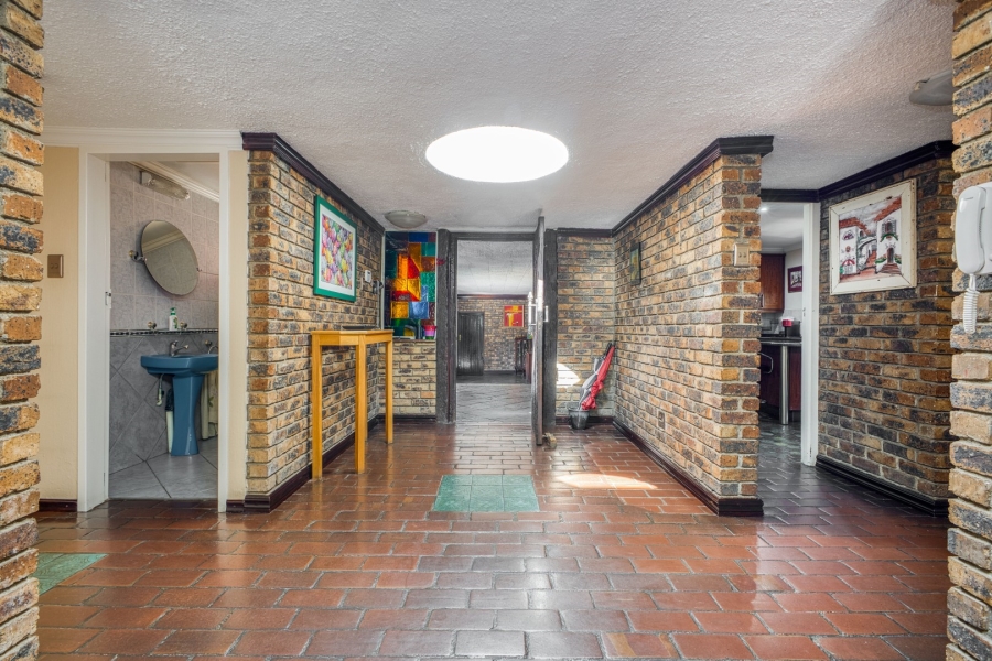8 Bedroom Property for Sale in Bryanston Gauteng
