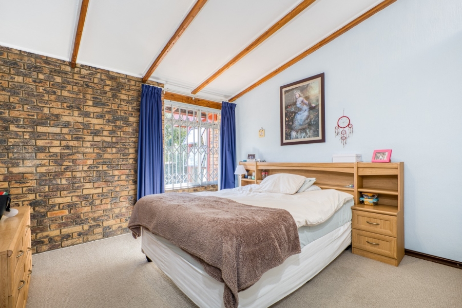 8 Bedroom Property for Sale in Bryanston Gauteng