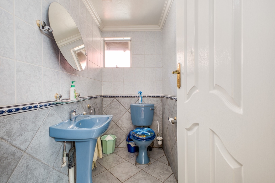 8 Bedroom Property for Sale in Bryanston Gauteng