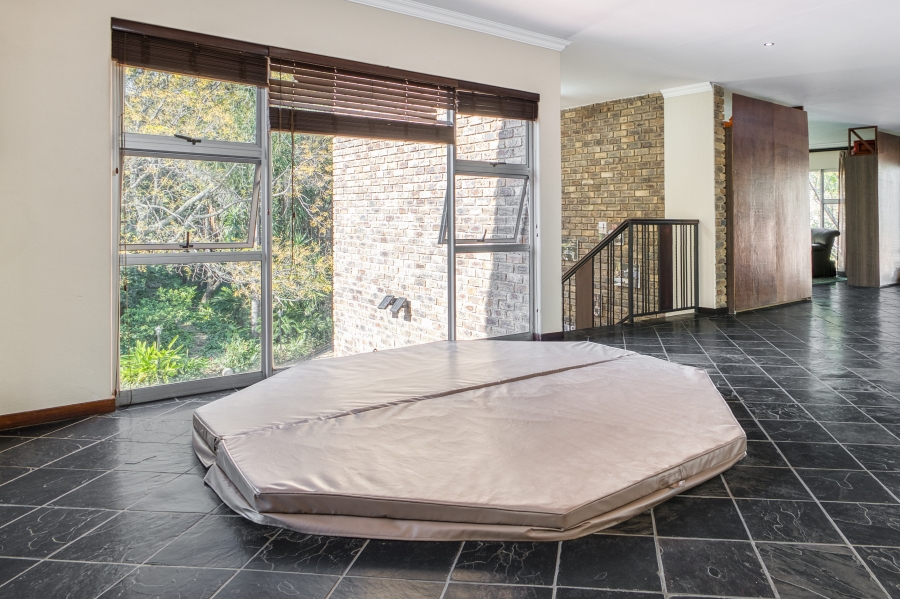 8 Bedroom Property for Sale in Bryanston Gauteng