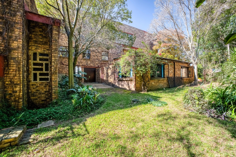 8 Bedroom Property for Sale in Bryanston Gauteng