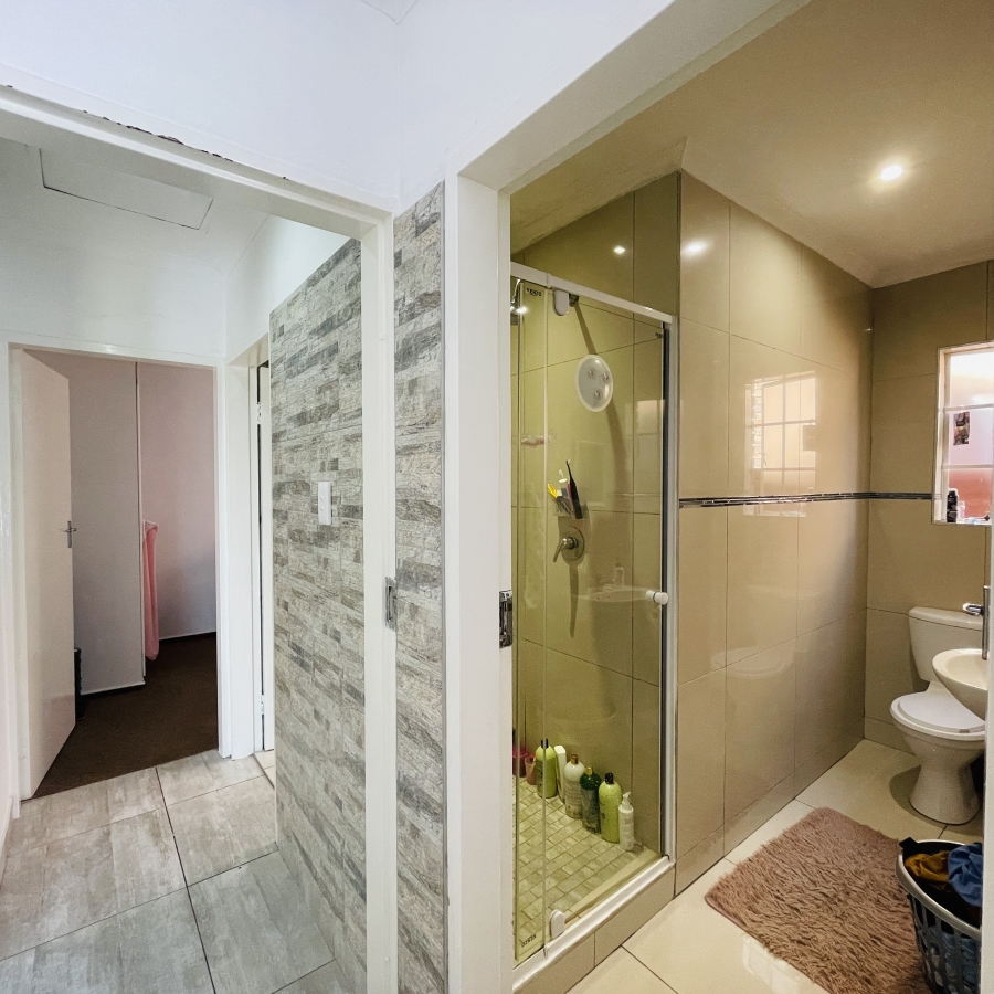 2 Bedroom Property for Sale in Noordwyk Gauteng