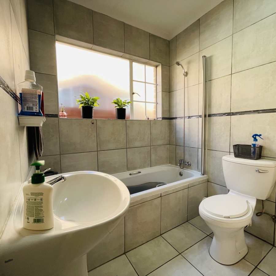 2 Bedroom Property for Sale in Noordwyk Gauteng
