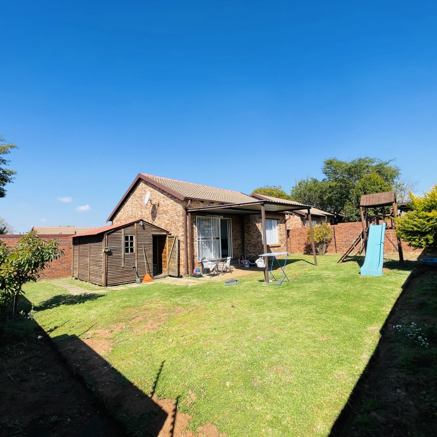 2 Bedroom Property for Sale in Noordwyk Gauteng