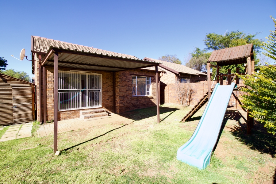 2 Bedroom Property for Sale in Noordwyk Gauteng