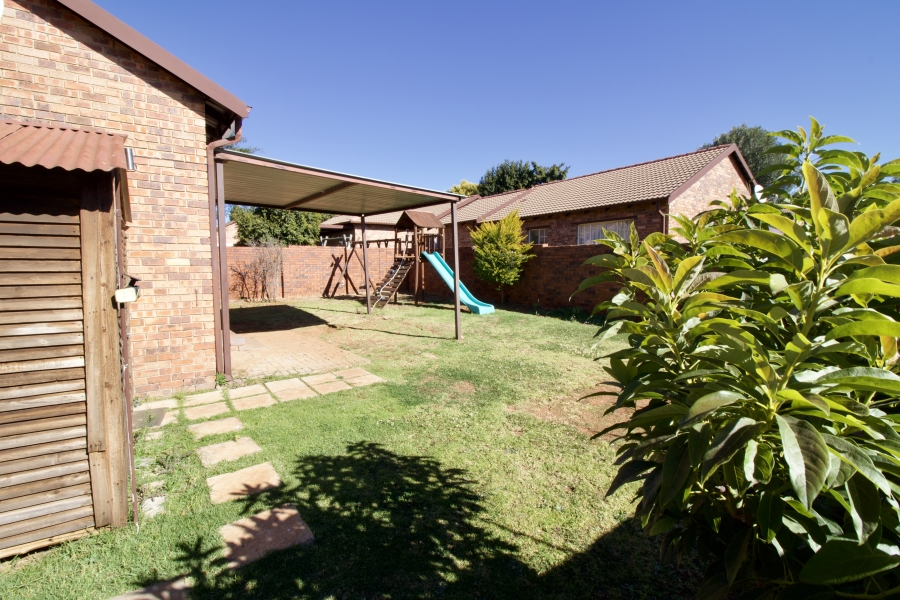 2 Bedroom Property for Sale in Noordwyk Gauteng