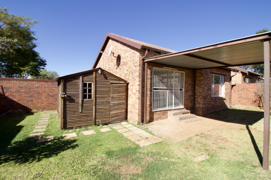 2 Bedroom Property for Sale in Noordwyk Gauteng
