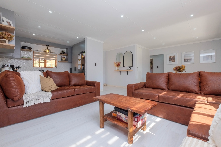 3 Bedroom Property for Sale in Pinehaven Gauteng