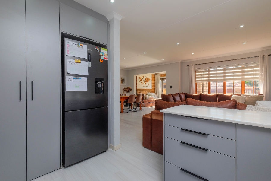 3 Bedroom Property for Sale in Pinehaven Gauteng