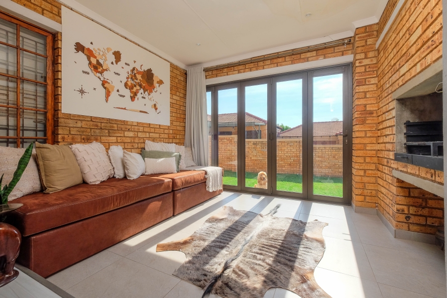 3 Bedroom Property for Sale in Pinehaven Gauteng