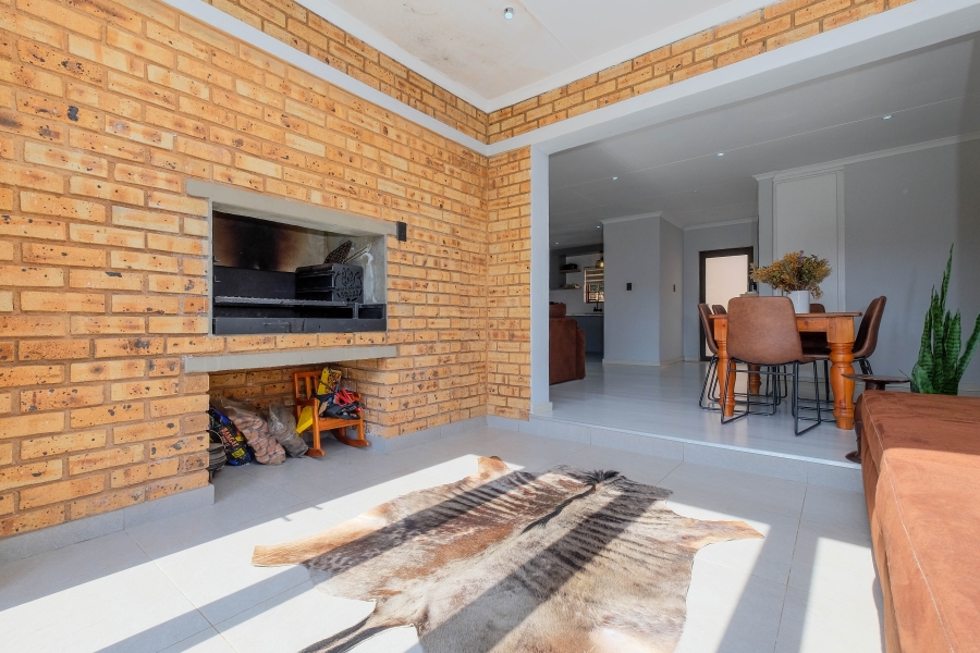 3 Bedroom Property for Sale in Pinehaven Gauteng
