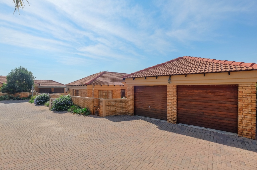 3 Bedroom Property for Sale in Pinehaven Gauteng