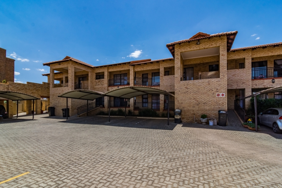 To Let 2 Bedroom Property for Rent in Monument Gauteng