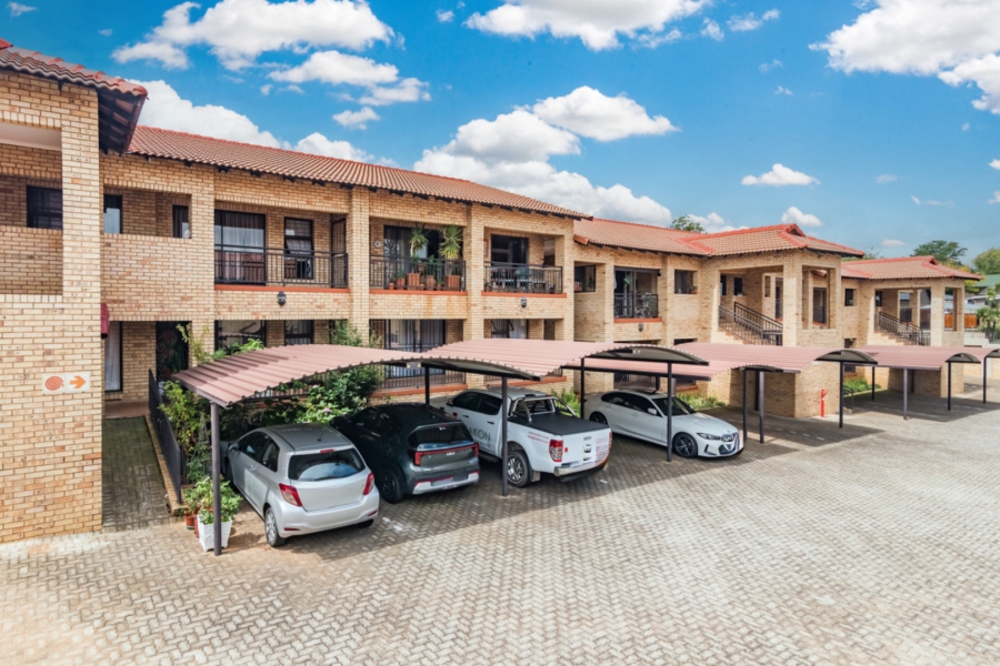 To Let 2 Bedroom Property for Rent in Monument Gauteng