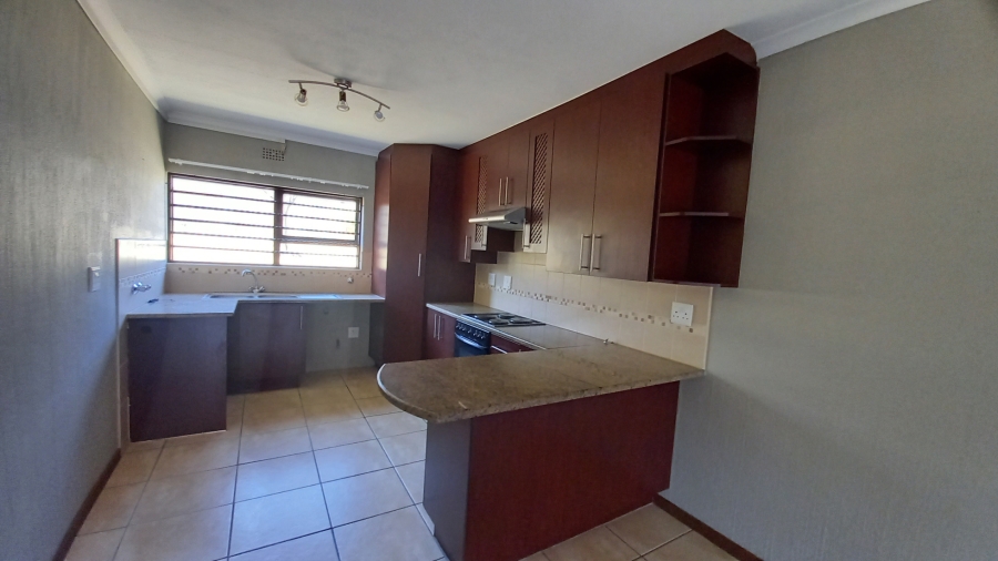 To Let 2 Bedroom Property for Rent in Monument Gauteng