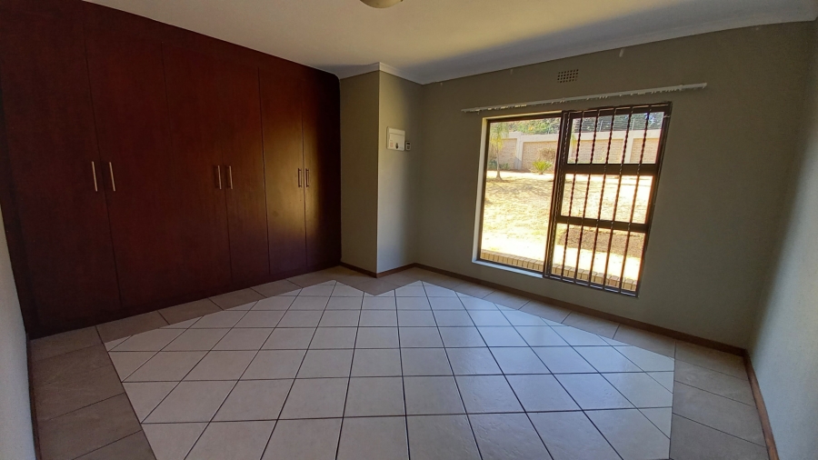 To Let 2 Bedroom Property for Rent in Monument Gauteng